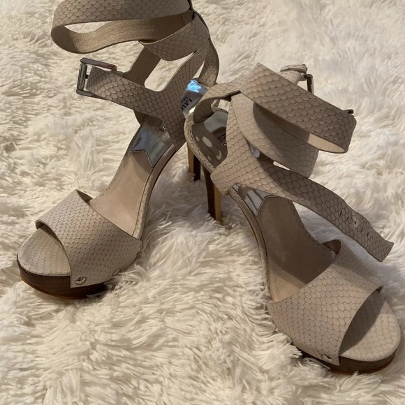 Michael Kors platform sandals - Picture 2 of 3
